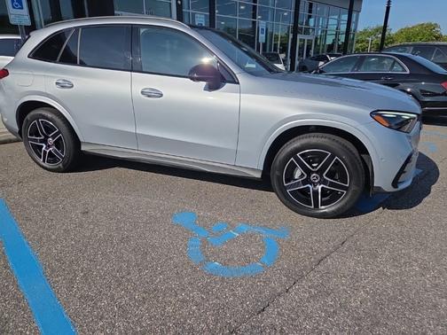 2024 Mercedes-Benz GLC 300