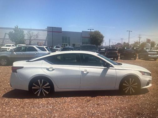 2020 Nissan Altima SR FWD