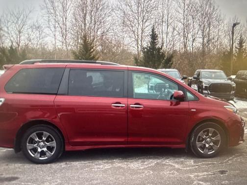 2019 Toyota Sienna SE Premium