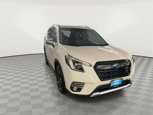 Crystal White Pearl 2024 Subaru Forester Touring
