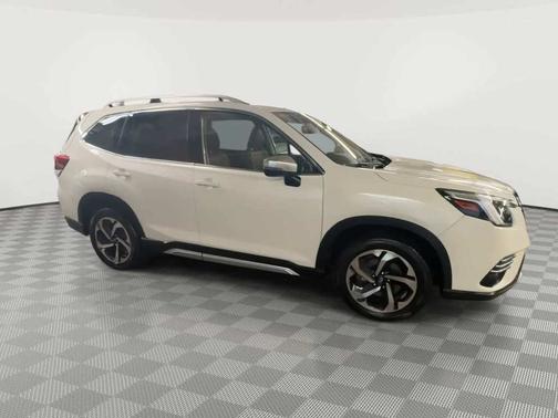 Crystal White Pearl 2024 Subaru Forester Touring