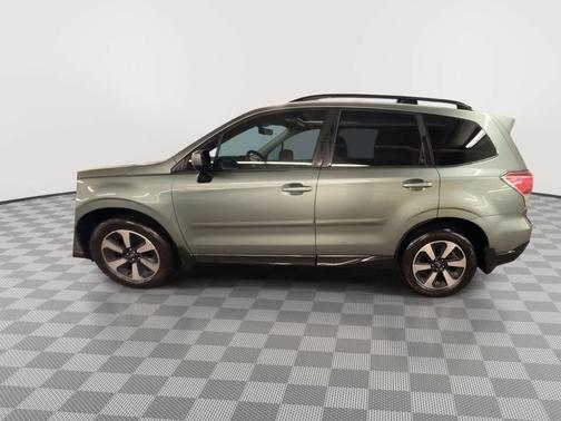 Jasmine Green Metallic 2018 Subaru Forester 2.5i Premium