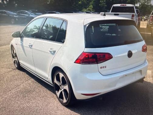 2017 Volkswagen Golf GTI 2.0T SE 4-Door