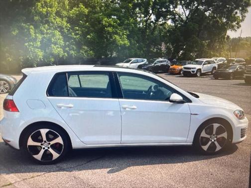 2017 Volkswagen Golf GTI 2.0T SE 4-Door