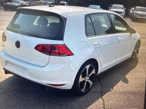 2017 Volkswagen Golf GTI 2.0T SE 4-Door