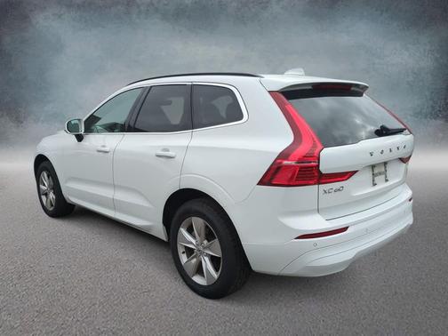 2022 Volvo XC60 B5 Momentum
