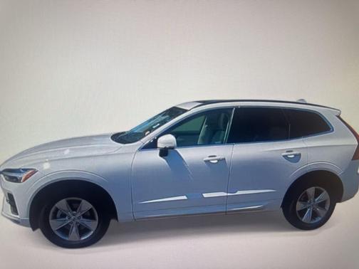 2022 Volvo XC60 B5 Momentum