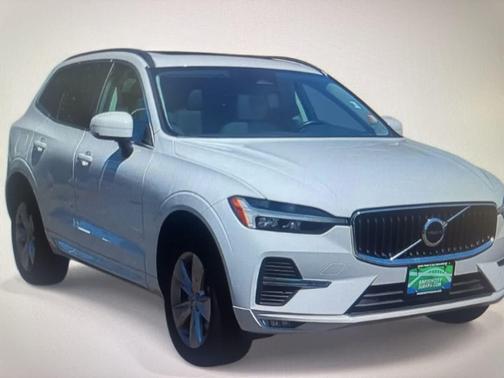 2022 Volvo XC60 B5 Momentum