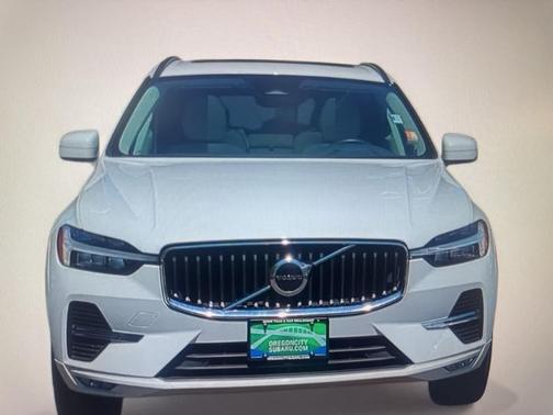 2022 Volvo XC60 B5 Momentum