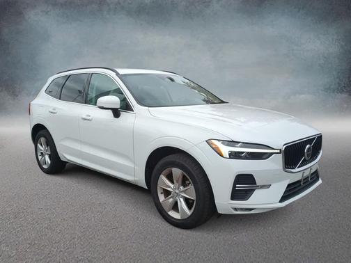 2022 Volvo XC60 B5 Momentum