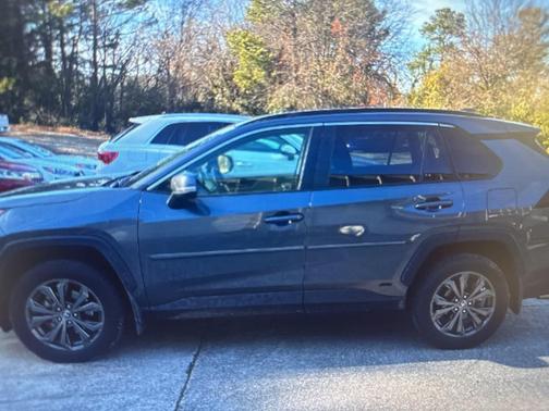 2022 Toyota RAV4 Hybrid XLE Premium