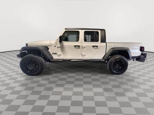 Bright White Clearcoat 2020 Jeep Gladiator Sport S