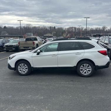 Crystal White Pearl 2018 Subaru Outback 2.5i Premium