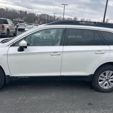 Crystal White Pearl 2018 Subaru Outback 2.5i Premium