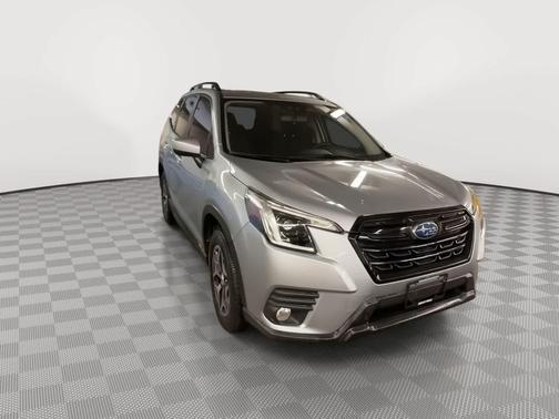 Ice Silver Metallic 2022 Subaru Forester Premium