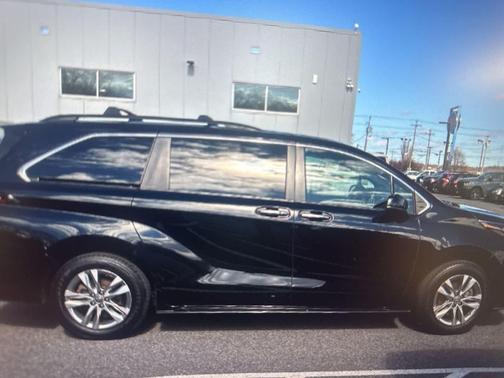 2022 Toyota Sienna Woodland Edition