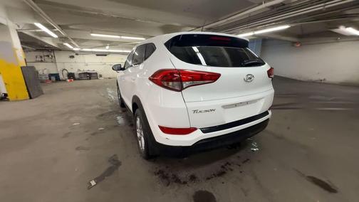 Winter White 2017 Hyundai TUCSON SE