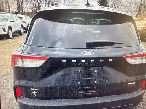 AGATE BLACK METALLIC 2021 Ford Escape SE
