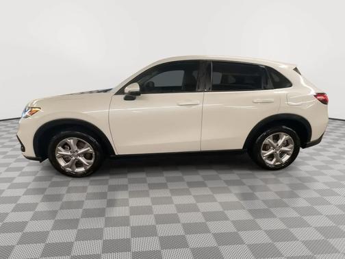Platinum White Pearl 2025 Honda HR-V LX