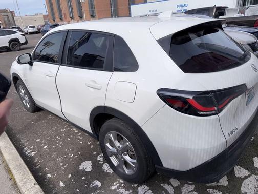 Platinum White Pearl 2025 Honda HR-V LX