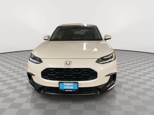 Platinum White Pearl 2025 Honda HR-V LX