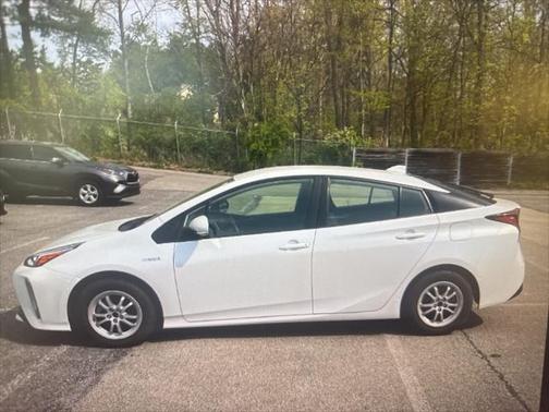 2022 Toyota Prius LE