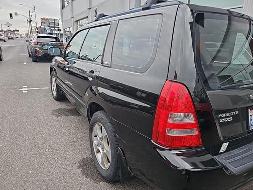 2004 Subaru Forester Base