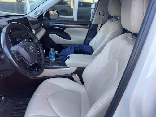 2021 Toyota Highlander Hybrid Platinum