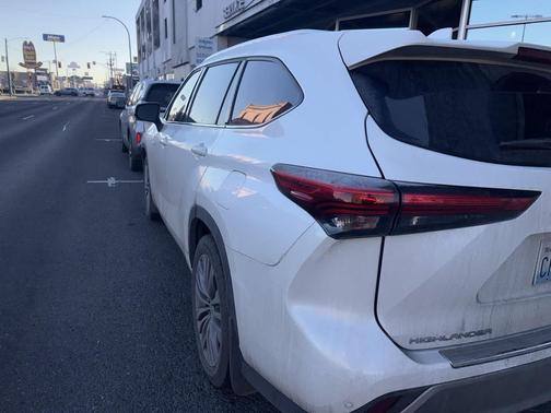 2021 Toyota Highlander Hybrid Platinum