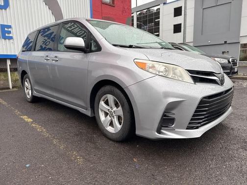2018 Toyota Sienna LE