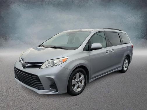 2018 Toyota Sienna LE