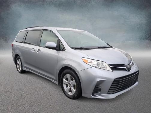 2018 Toyota Sienna LE