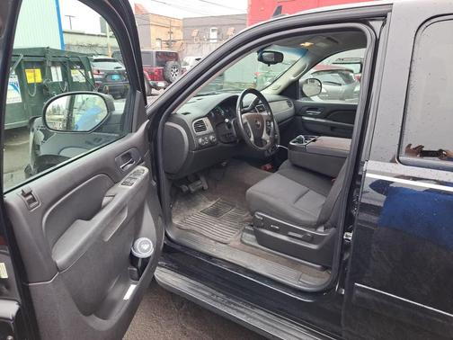 Black 2011 Chevrolet Avalanche 1500 LS