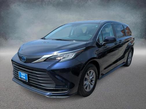 2022 Toyota Sienna LE