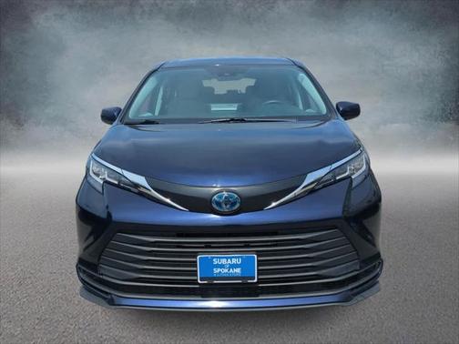 2022 Toyota Sienna LE