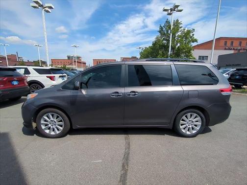 2013 Toyota Sienna XLE