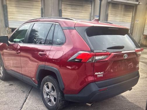 2022 Toyota RAV4 Hybrid LE