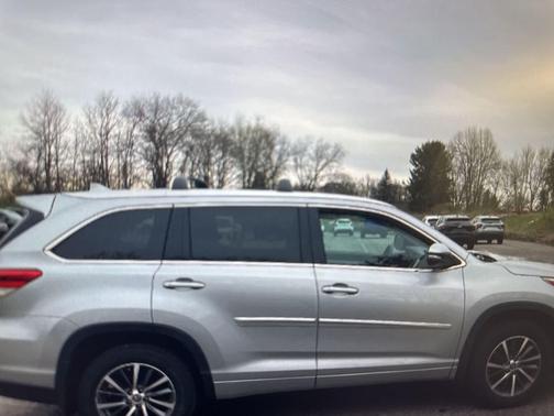 Celestial Silver Metallic 2018 Toyota Highlander XLE