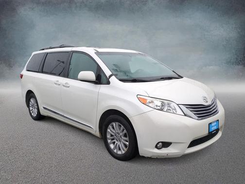2017 Toyota Sienna XLE