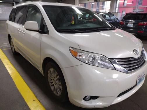 2017 Toyota Sienna XLE