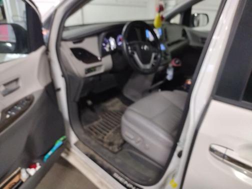 2017 Toyota Sienna XLE