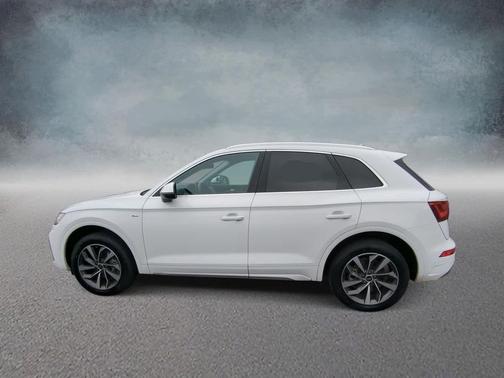 2022 Audi Q5 45 S line Premium Plus