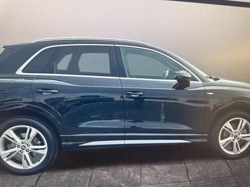 2022 Audi Q3 45 S line Premium