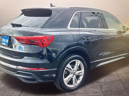 2022 Audi Q3 45 S line Premium