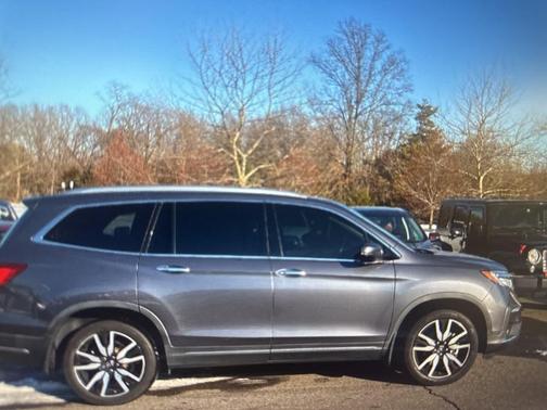 2022 Honda Pilot Touring 8-Passenger