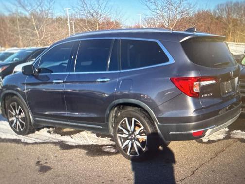2022 Honda Pilot Touring 8-Passenger
