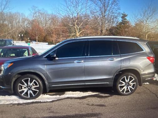 2022 Honda Pilot Touring 8-Passenger
