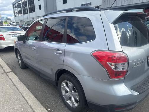 Ice Silver Metallic 2014 Subaru Forester 2.5i Limited