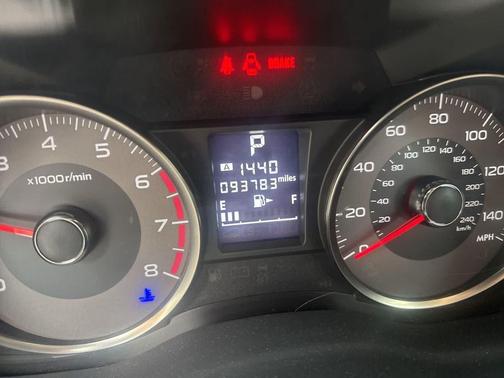 Ice Silver Metallic 2014 Subaru Forester 2.5i Limited