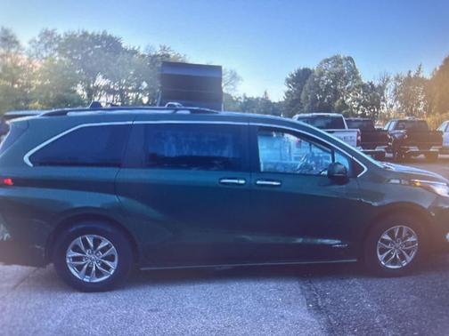 2021 Toyota Sienna XLE 7 Passenger